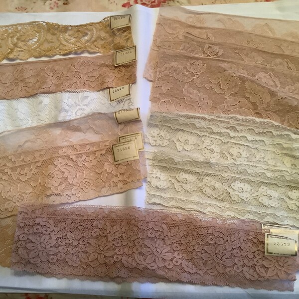 Assortment of 20 vintage French lace salesman samples pieces Lot 7010