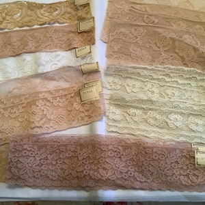 Assortment of 20 vintage French lace salesman samples pieces Lot 7010 image 3