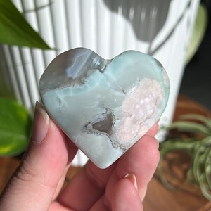 Green Flower Agate Heart Palm