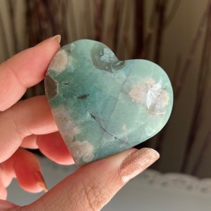 Green Flower Agate Heart Palm