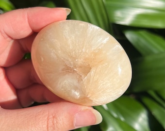 Stilbite Palm Stone