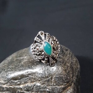 Fantastic Clamshell Style Diamond Cut Detailed Brutalist Style Size 6 Sterling Marked 925 Aged Silver Toned Statement Ring Jewelry