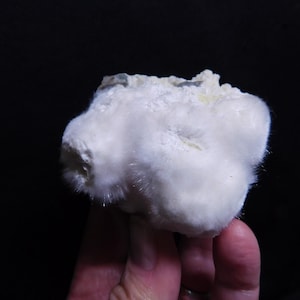 Furry okenite cluster from Aurangabad, India