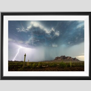 Aberglaube Monsun Druck | Superstitions Lightning Poster, Arizona, Originalfotografie von Mike Olbinski