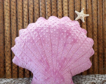 Scallop shell cuscino, polveroso rosa minky dot scallop shell throw pillow, arredamento nautico, arredamento costiera, nautici cuscini, cuscini di spiaggia