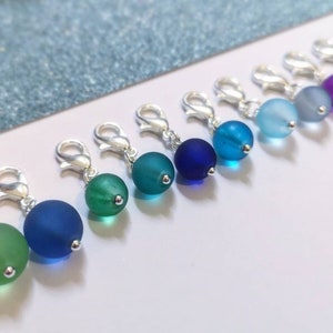 Charms marbrés en verre de mer | Breloque en verre de mer | Suspension en verre de mer | Perles de verre de mer | Bracelet à breloques en verre de mer | Bleu cobalt | Cadeau pour elle