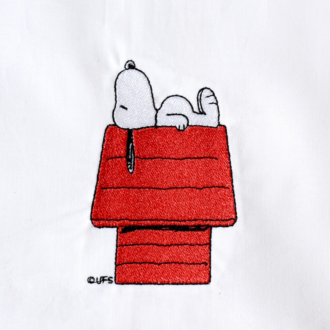 Embroidered Snoopy Lying on Doghouse Peanuts Home Kitchen Bathroom Tea ...