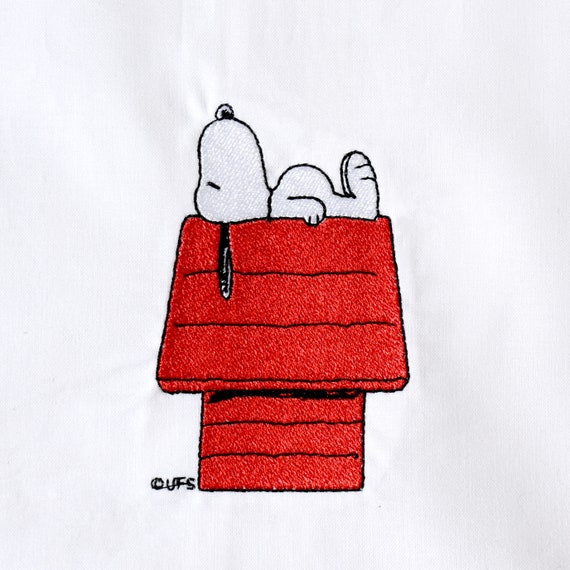 Embroidered SNOOPY heart  VALENTINE red cotton HAND TOWEL Kitchen or Bathroom 