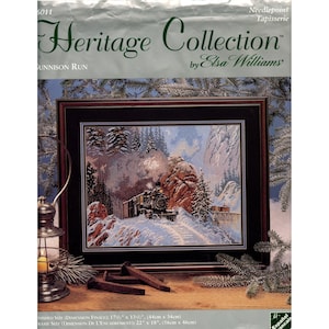 Può includere: Un kit per punto aghi incorniciato della Heritage Collection di Elsa Williams, raffigurante un paesaggio invernale con un treno. La dimensione finita è 44 cm x 34 cm. La dimensione della cornice è 56 cm x 46 cm.