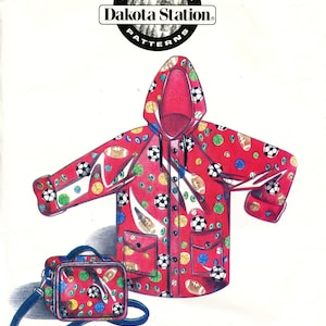 Op de afbeelding: Een rode regenjas met capuchon met een sportthema-print, met basketbal, voetbal en voetbal. Een bijpassende rode lunchbox met een handvat en schouderband is inbegrepen.