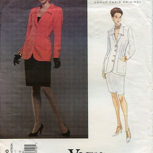 Könnte beinhalten: Ein Schnittmuster für einen Blazer und einen Rock. Das Schnittmuster ist von Emanuel Ungaro, Vogue Paris Original. Die Schnittmuster-Nummer ist 1330 und die Größen sind 8-10-12.