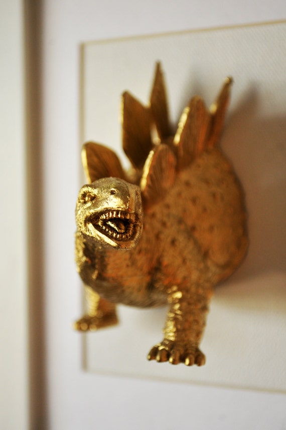 similar to stegosaurus
