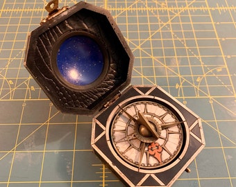 Amazon.co.jp: Jack Sparrow Compass Prop - 人工生皮コード