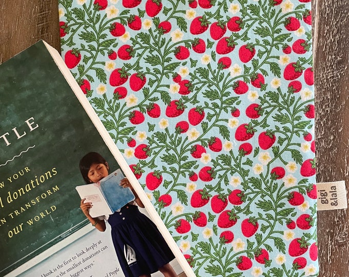 Padded book pouch: Strawberry Patch print, book sleeve, book cozy