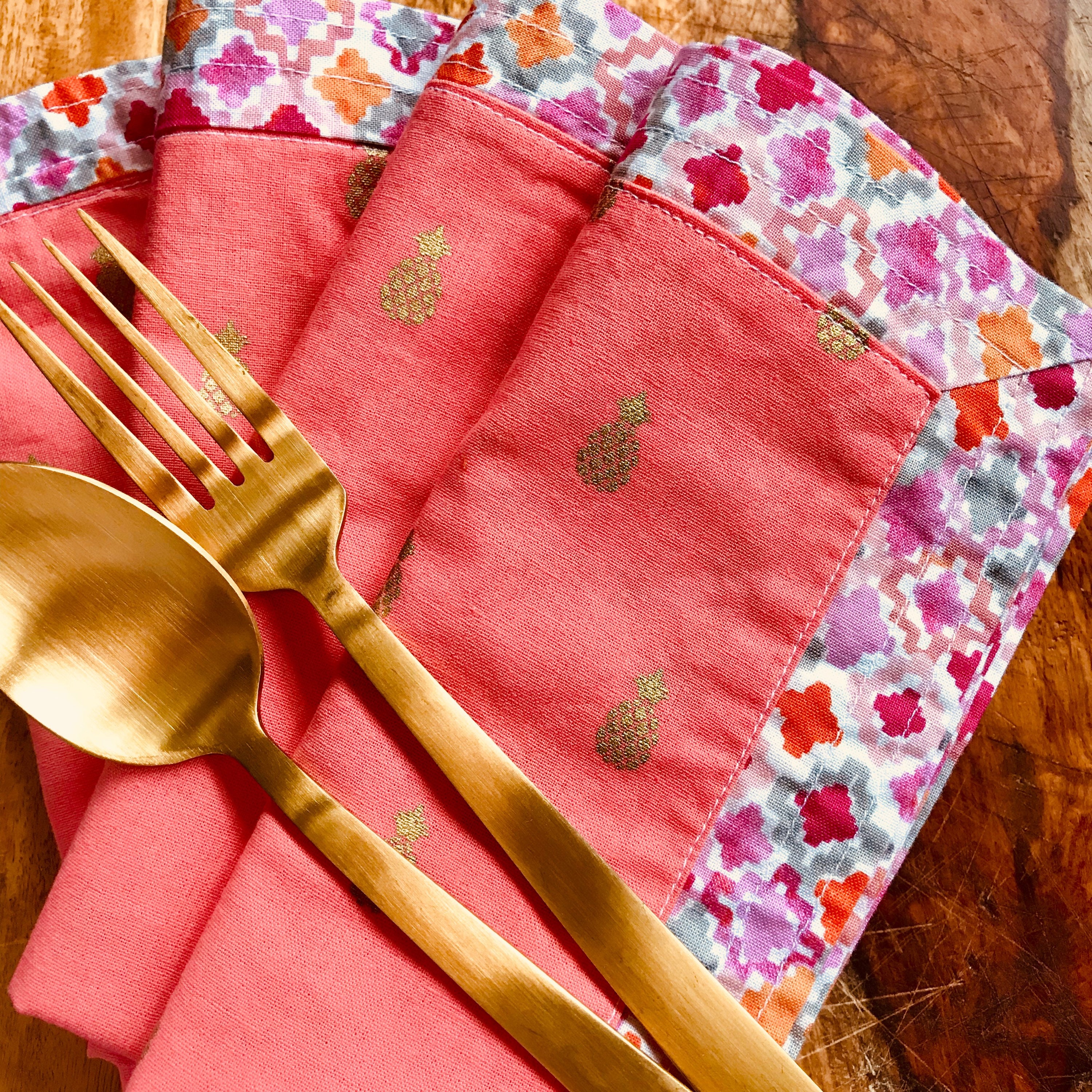 Cloth napkins, set of 4 preppy pineapple print