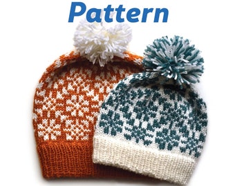 Puede incluir: Dos gorros de punto con pompones. Un gorro es naranja y blanco con un pompón blanco. El otro gorro es azul verdoso y blanco con un pompón azul verdoso y blanco.