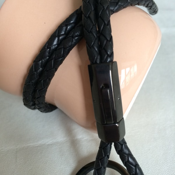 BLACK Lanyard / Schlüsselanhänger / Ausweishalter aus geflochtenem Bololeder mit schwarzem Bajonettverschluss und Schlüsselring.