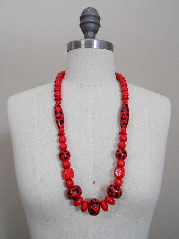 80s vintage necklace - red black wood beads anima… - image 3