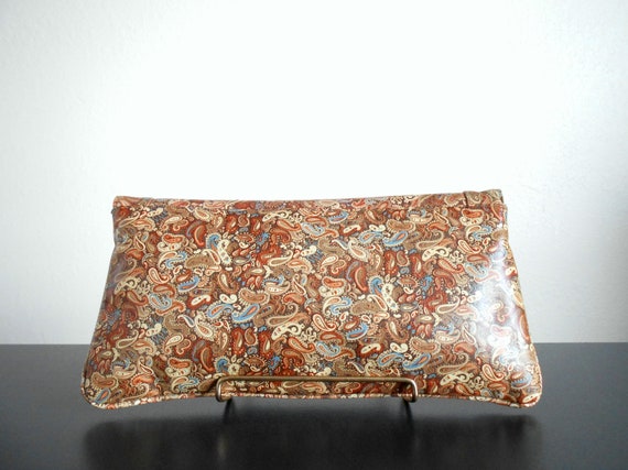 60s vintage bag - brown paisley vinyl clutch viny… - image 2