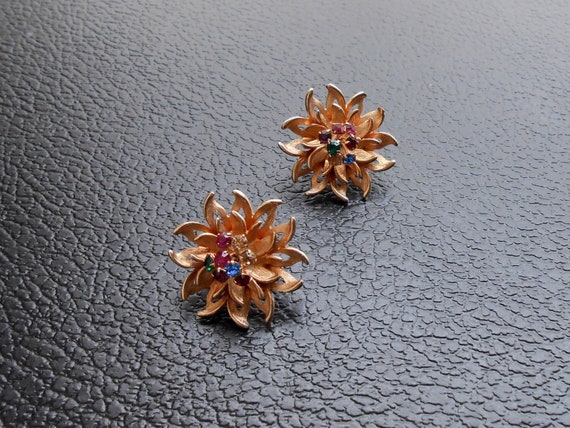 Midcentury vintage earrings - gold floral clip-on… - image 1