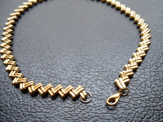 80s, 90s vintage necklace - gold chevron chain ne… - image 4