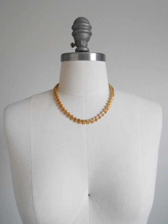 80s, 90s vintage necklace - gold chevron chain ne… - image 2