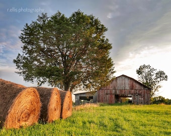 Photography, Landscape, Country Scene, Title:  Lovely Old Barn On A Kentucky Farm, Photography Print or Canvas Art
