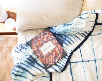 Twin quilt for sale - Handmade Shibori quilt - Cozy blanket - Indigo shibori blanket - twin size quilt - Kantha quilt - Japanese tie dye