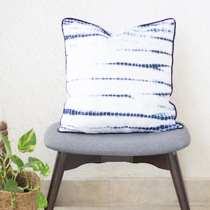 Set van 2 Indigo tie dye kussensloop- Shibori kussen- Shibori kussens - Minimalistisch kussen - Indigo tye kleurstof - Midden eeuw modern kussen - 18x18