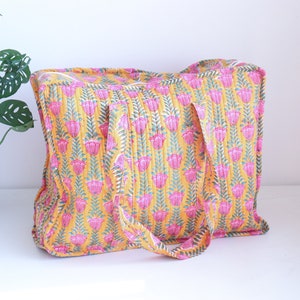 Gelbe Tragetasche für Frauen - Extra große Tragetasche - Strandtasche mit Blockprint - Boho Sommertasche - Gesteppte Tasche