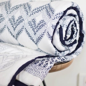 Queen quilt/Nautical quilt/Indian bedspread/Block print fabric/Navy/Modern quilt/Couvre-lit/Blue blanket/Coverlet/Queen blanket/matelasse
