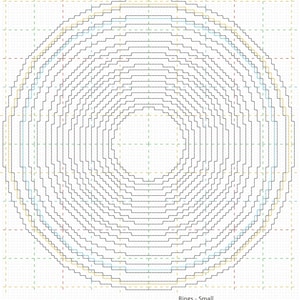 Puede incluir: Una imagen en blanco y negro de círculos concéntricos, con un círculo más pequeño en el centro. Los círculos están delineados en negro y están sobre un fondo blanco. La imagen está etiquetada como "Rings - Small" y "Copyright 2013 Sandy Dudley dba Maggie Stitchery".