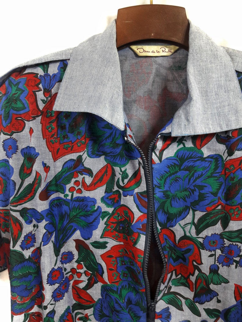 1980s OSCAR de la RENTA Vintage Designer Floral Dress Zippered Shirt Dress with Pockets Knee Length Short Sleeved Shoulder Pads