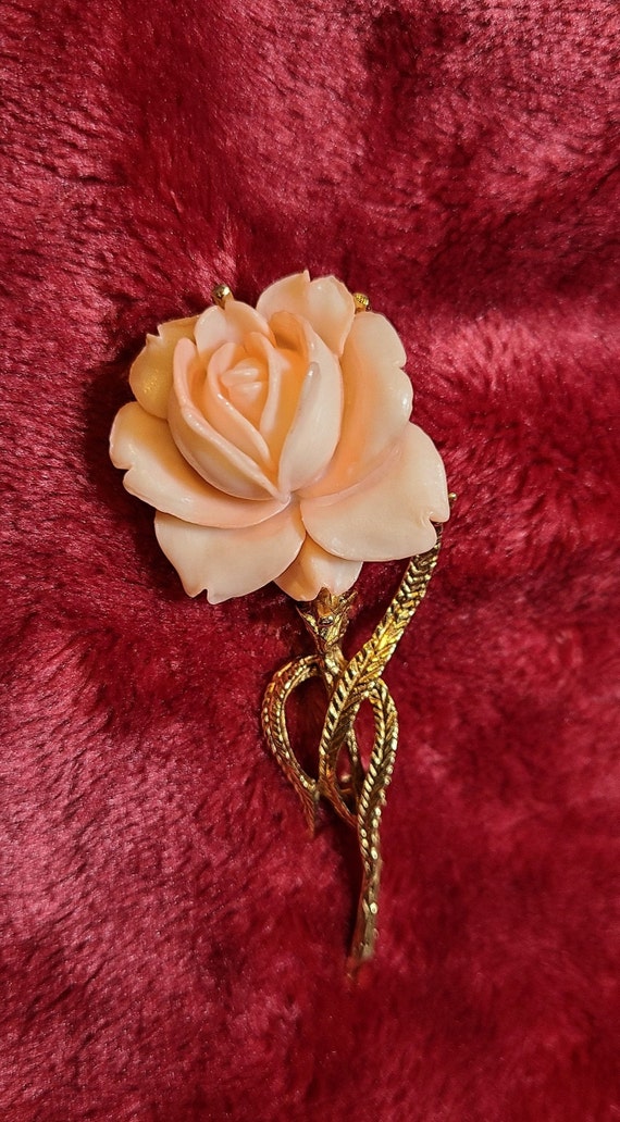 Vintage Molded Plastic Rose Gold Tone Brooch