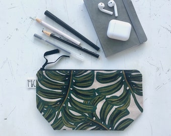 Tabor Cosmetic Bag in Monstera Linen Canvas