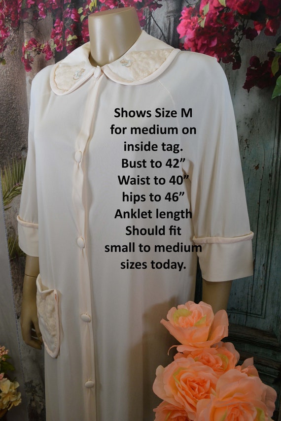 JC Penney Long Nylon Robe, Pale Peach with Lace and E… Gem