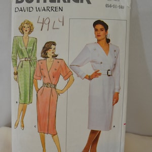 Op de afbeelding: Een naaipatroon voor een jurk, met drie verschillende stijlen. Het patroon is van Butterick, ontworpen door David Warren, en is voor de maten 14-16-18.