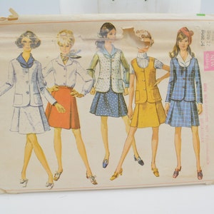 Padrão UNCUT Simplicity 8041, casaco de terno executivo, colete com saia plissada e blusa de gola frontal com botão, busto 34" Vtg 1968 Sz 12