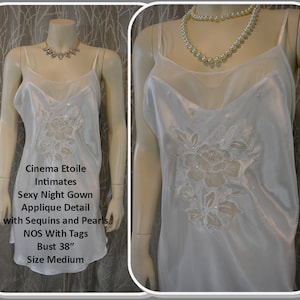 CINEMA ETOILE Babydoll Nachtkleid, ungetragen, Größe M, Vintage, mit Original Tag und Spitze von Tom Bezduda, Rosenapplikation, Pailletten, Perlen