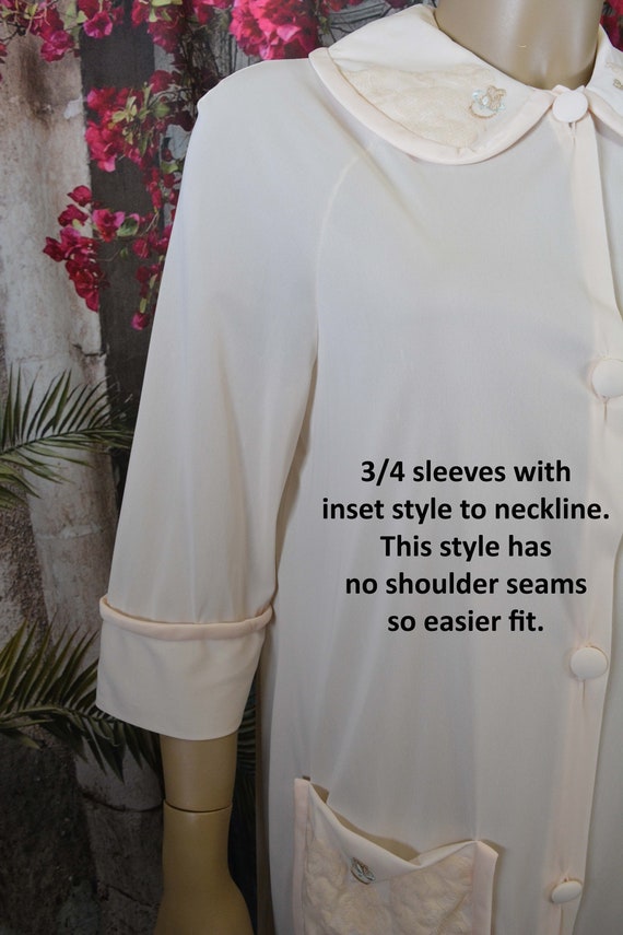 JC Penney Long Nylon Robe, Pale Peach with Lace and E… Gem