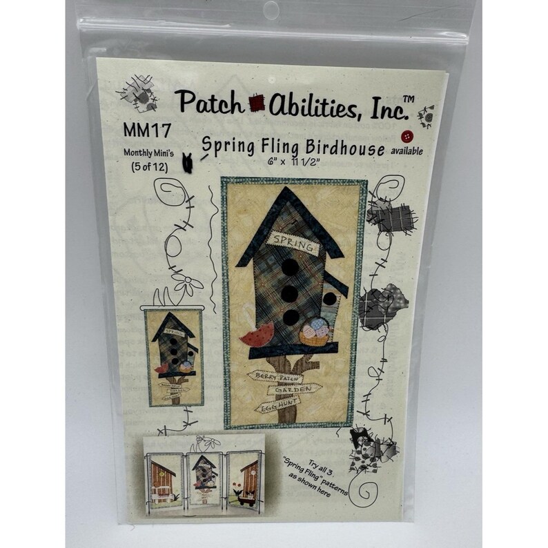 Op de afbeelding: Een rustiek houten bord met de tekst "Welcome to our home" in witte letters. Het bord heeft een verweerde afwerking en een eenvoudig, uitnodigend ontwerp, ideaal voor een veranda of entree.