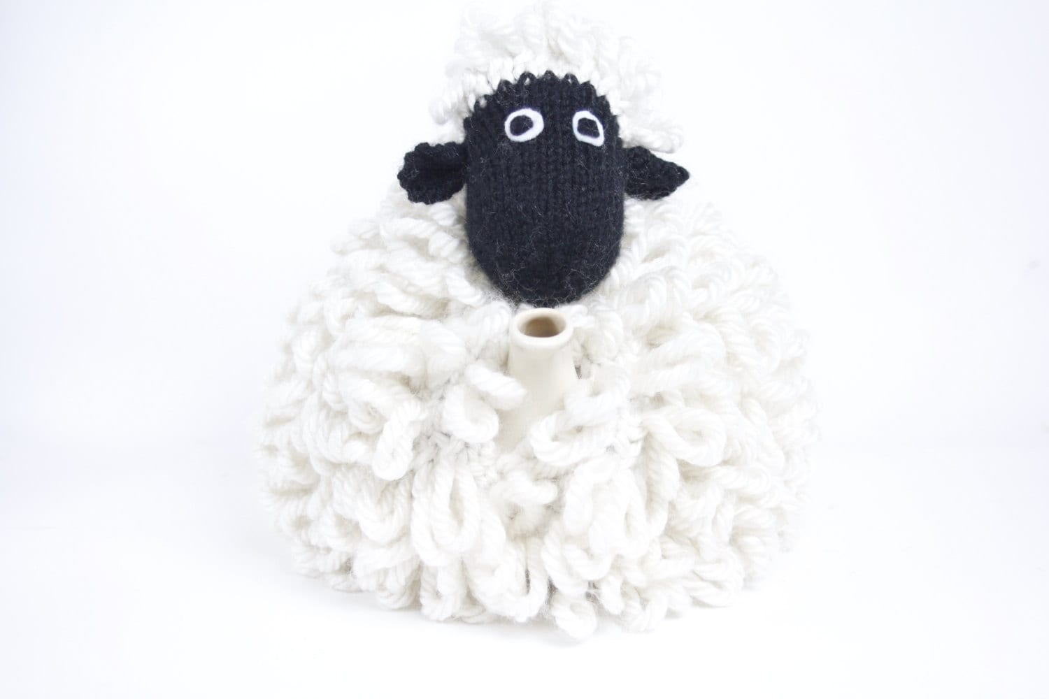 Mabel Le Thé de Mouton Confortable Tricoté à La Main Dans Du Fil Crème Volumineux