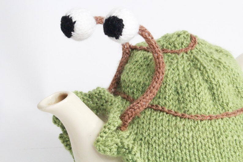 Green snail tea cosy with frilly bottom. Gift for tea lovers. Garden lovers gift image 4