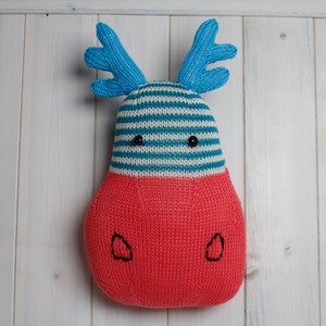 Marvellous Marvin der Moose - handgestrickte Tierleid-freie Elchkopf-Wanddekoration.
