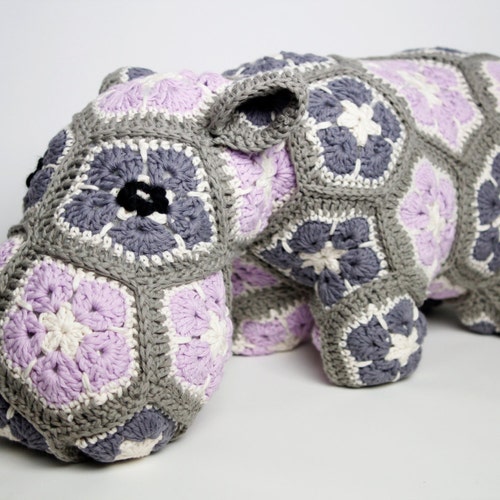 Hippopotame en peluche fait main en coton recyclé au crochet