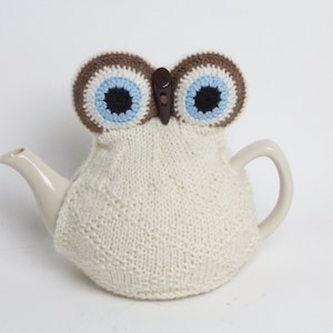 Owl Tea Cosy: Supersoft Yarn, Padded Eyes