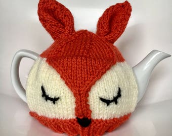 Funda para tetera tejida a mano con forma de zorro. Un capricho para los amantes del té.