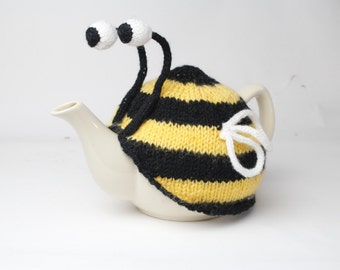 Bumble bee tea cosy. Gift for gardeners