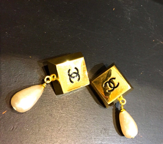 CHANEL EARRINGS clip on