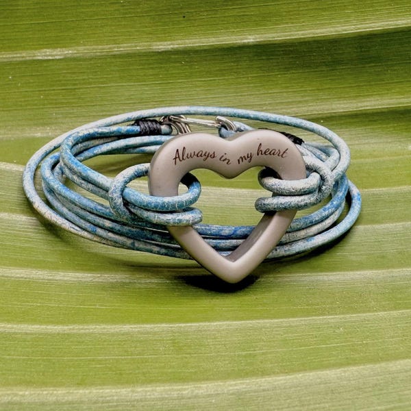 Recuerdo imperecedero: Pulsera de joyería para cremación con cordones de cuero negro, pulsera para cenizas con forma de urna en forma de corazón, recuerdo de joyería conmemorativa.